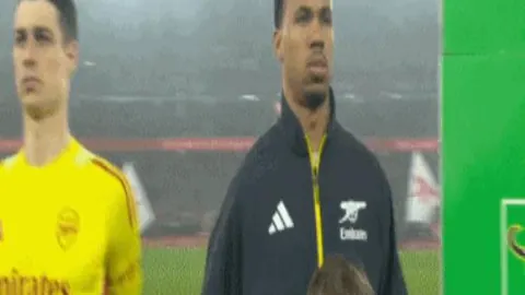 “CBA常规赛国际球员荣耀之星：洛夫顿荣膺上海外援最佳称号。”